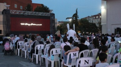 Zeytinburnu’nda açık havada sinema keyfi