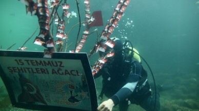 15 Temmuz fotoğrafları su altında sergilendi