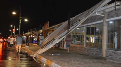 Ayvalık’ta hortum yıktı geçti