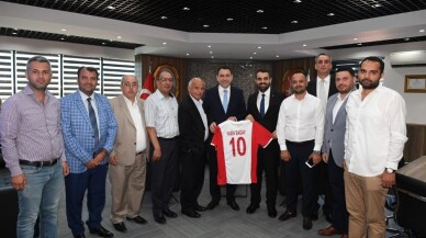 Başkan Yılmaz’a 10 numaralı forma