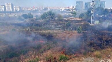 E-5 kenarında çıkan yangın sürücülere zor anlar yaşattı