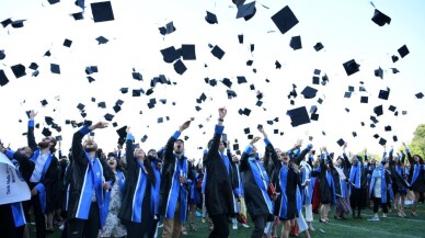 Eğitim Fakültesi ve Devlet Konservatuvarında mezuniyet heyecanı