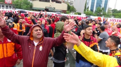 Galatasaray taraftarı kritik dava öncesi adliyeye akın etti