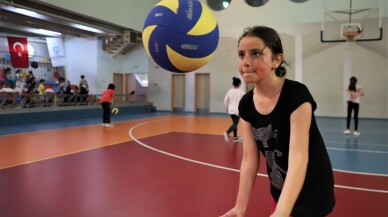 Geleceğin voleybolcuları yetişiyor