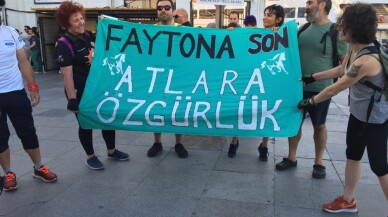 Kadıköy Adalar İskelesinde atlar için bisikletli eylem