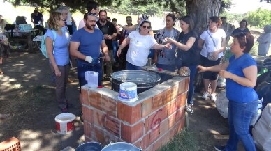 Kazdağları’nda Alman turistler geleneksel zeytinyağı sabunu yapmayı öğrendiler