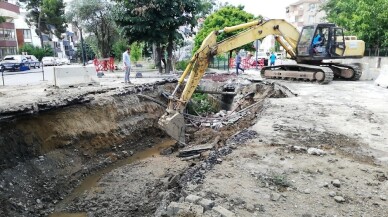 Kocaeli’de aniden çöken yol onarılıyor