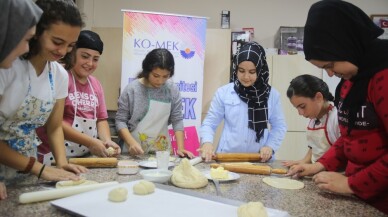 (Özel) Bu atölyede çocuklar yemek yapıp, dikiş yapıyorlar