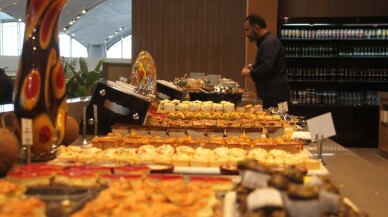 (Özel haber) İstanbul Havalimanı’nda yolcuların lahmacun ve sarma keyfi