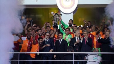 Şampiyon Galatasaray sahaya iniyor