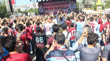 Trabzonspor’un 52. kuruluş yıl dönümü meşalelerle kutlandı