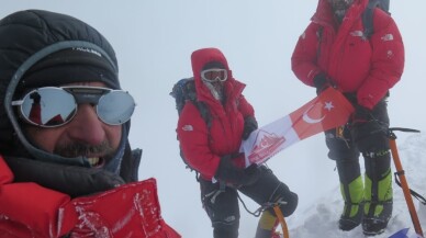 Türk Dağcılar 8058 metrelik Gasherbrum 1 Dağı’nın Zirvesi’nde bayrağımızı  dalgalandırdı