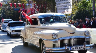 Bağdat Caddesi’nden Dolmabahçe’ye klasik araçlarla zafer konvoyu