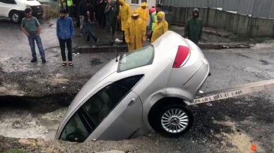 Bahçelievler’de yağış nedeniyle yol çöktü