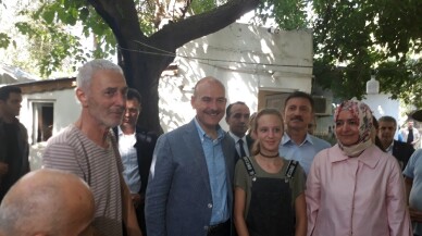 Bakan Soylu, huzurevi sakinleriyle bayramlaştı