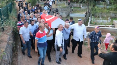 Bakan Yardımcısı Dursun, gözyaşları arasında toprağa verildi