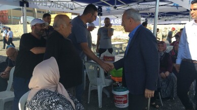 Başkan Çebi, kurban satış ve kesim alanında vatandaşla bayramlaştı