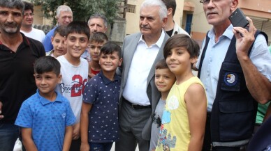 Binali Yıldırım, cuma namazını Kartal’da kıldı