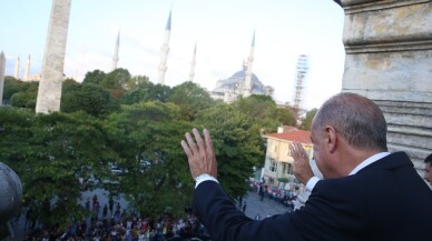 Cumhurbaşkanı Erdoğan, Sultanahmet’te vatandaşlarla buluştu