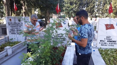 Edirnekapı Şehitliği’nde Kurban Bayramı arifesinde hüzün vardı