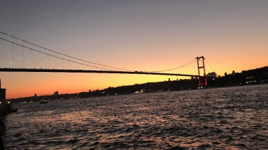 İstanbul’da akşam saatlerinde gökyüzü kızıla büründü