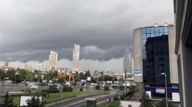 İstanbul’u kara bulutlar sardı