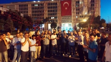 İşten çıkartılan İBB çalışanlarının Saraçhane’deki eylemleri sürüyor