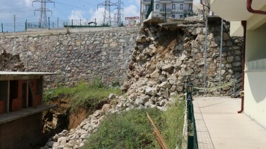 İstinat duvarının evinin üzerine çöktüğü korku dolu anları anlattı