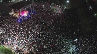 İzmitli Ferhat Göçer Fuar konserinde duygusal anlar yaşadı