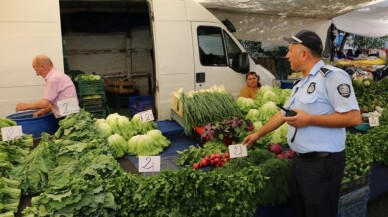 Kartal Belediyesi zabıta ekiplerinden pazarlarda sıkı denetim