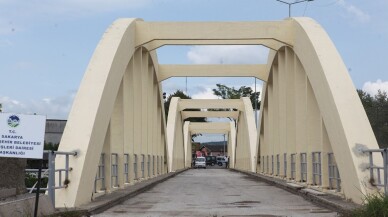 Tarihi Sakarya Köprüsü’nde bakım çalışması devam ediyor