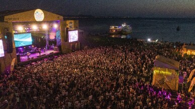 Zeytinli Rock Festivali devam ediyor