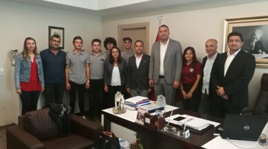 ABD’den ödülle dönen “Eagles” Takımı’ndan Kartal Belediyesi’ne ziyaret