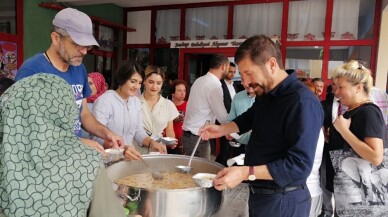 Akpınarlı kadınlardan aşure hayrı