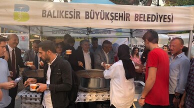 Balıkesir Büyükşehir’den üniversitelilere aşure ikramı