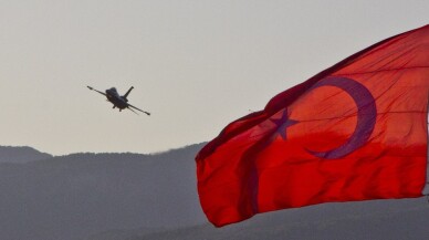 Balıkesir’de SOLOTÜRK nefesleri kesti