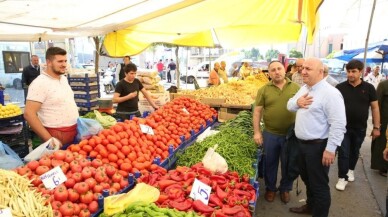 Başkan Bıyık, pazarda vatandaşlarla buluştu