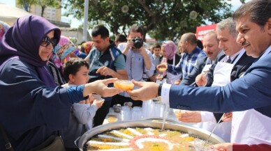 Başkan Göksu’dan vatandaşlara aşure ikramı