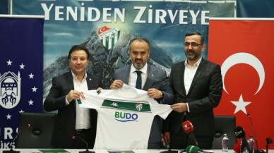 Bursasapor, BUDO ile 3,5 milyon liralık forma göğüs sponsorluğu imzaladı