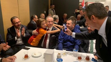 Derbi sonrası anlamlı fotoğraf