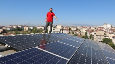 Evinin çatısında ürettiği elektriği dağıtım şirketlerine satıyor