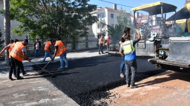 İnegöl’de sıcak asfalt çalışmaları devam ediyor