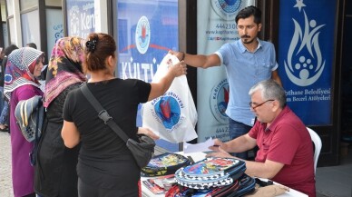 Kağıthane Belediyesinden 8 bin öğrenciye çanta ve kırtasiye yardımı