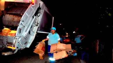 Kartepe’de temizlik çalışmaları geceleri de devam ediyor