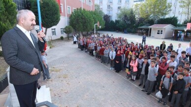 Kaymakam Güler ve Başkan Büyükgöz Bayrak törenine katıldı