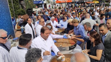 Maltepe’de aşure dağıtımına yoğun ilgi