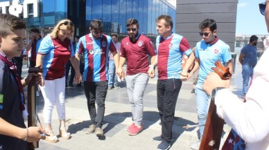 Önce horon teptiler, sonra kan verdiler