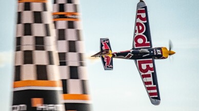 Red Bull Air Race’te şampiyon Matt Hall