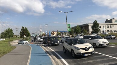 Sakarya’da okullar açıldı, trafik durma noktasına geldi