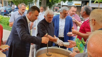 Sapanca Belediyesi aşure dağıttı